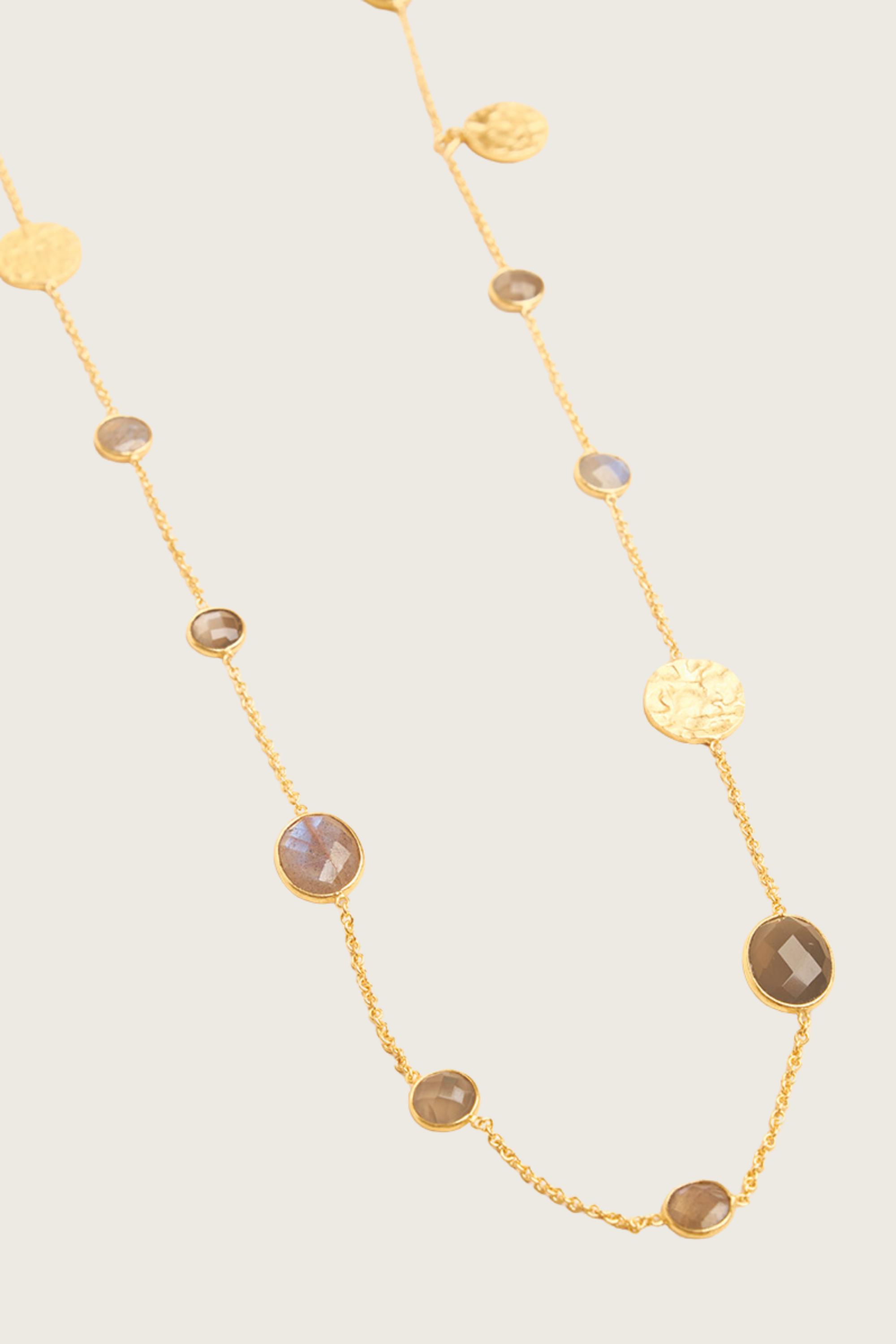 Minski 18K gerecycled fijn goud vergulde ketting, witte parel / regenboog maansteen