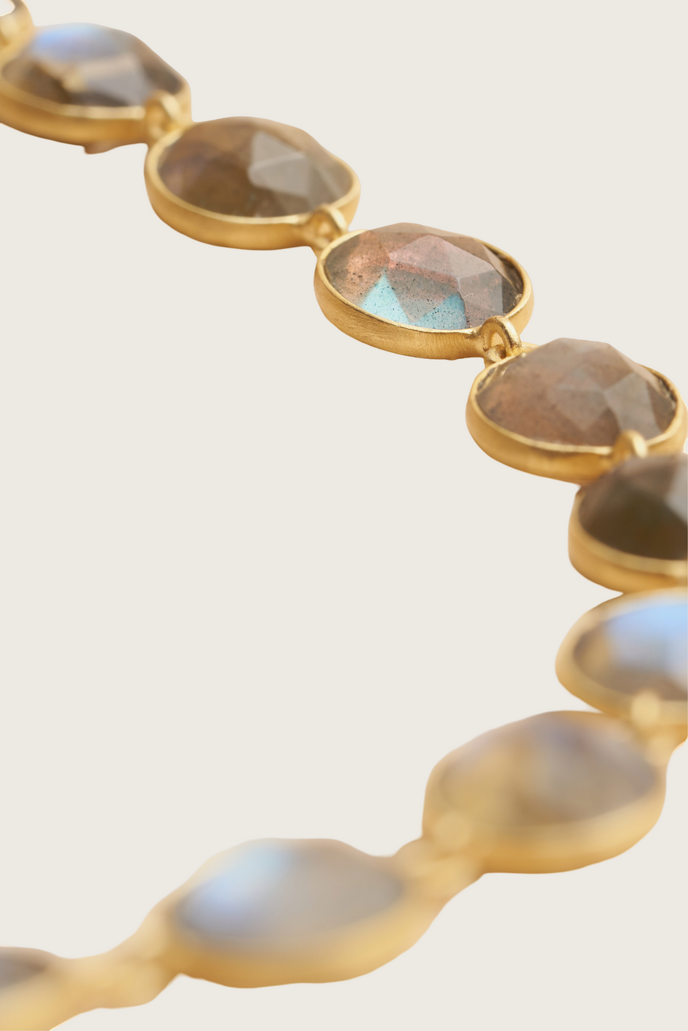 Ellipsi armband van 18K gerecycled fijn goud, Labradoriet